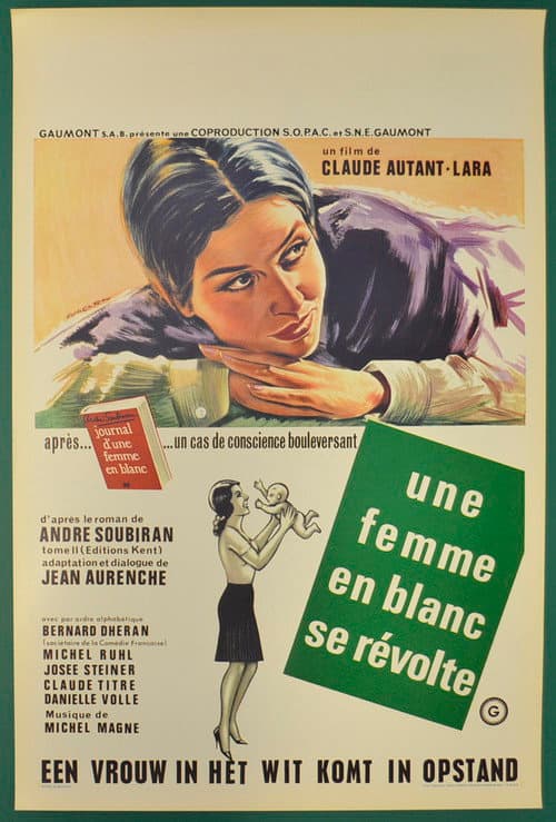 Une femme en blanc se révolte